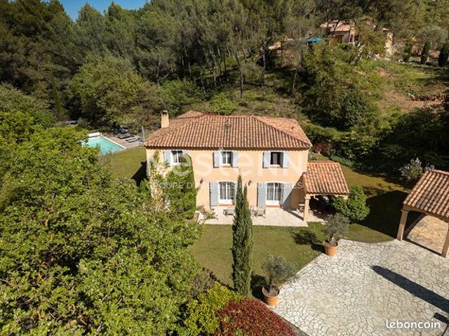 Propriété 7 pièces 202 m²