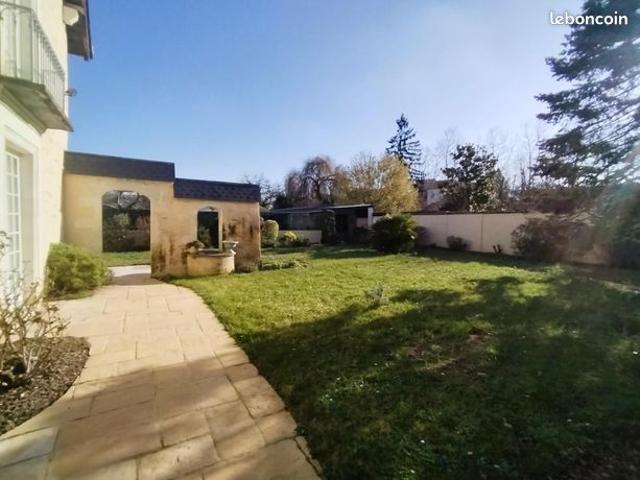 Propriété 7 pièces 202 m²
