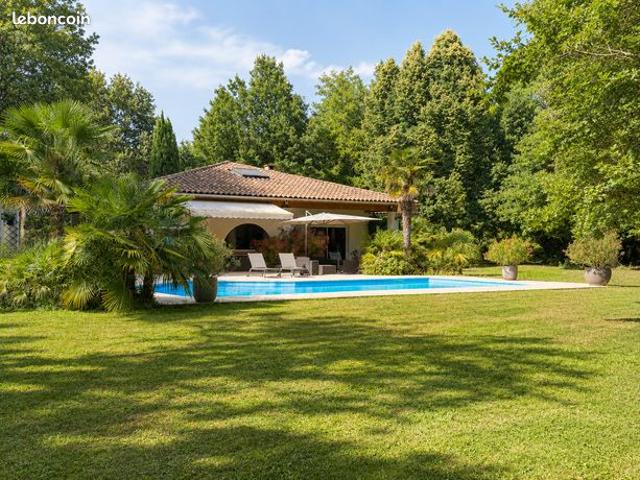 Propriété 7 pièces 202 m²