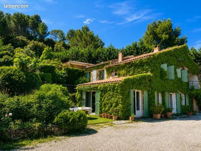 Propriété 7 pièces 202 m²