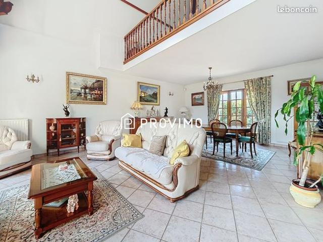 Propriété 7 pièces 202 m²