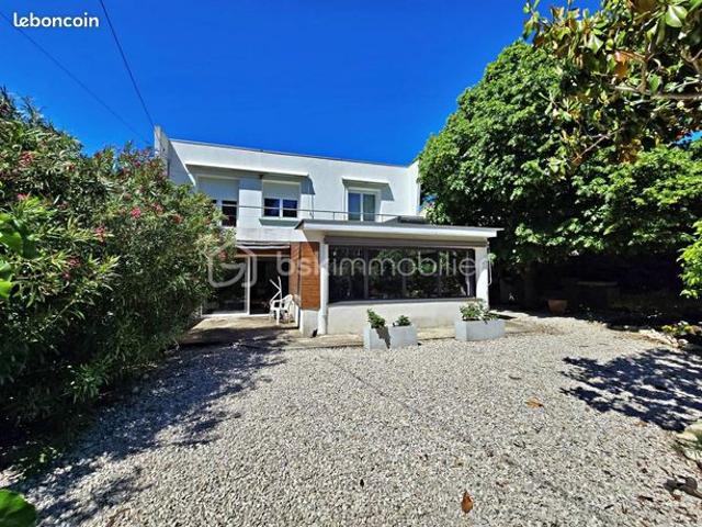 Propriété 7 pièces 202 m²