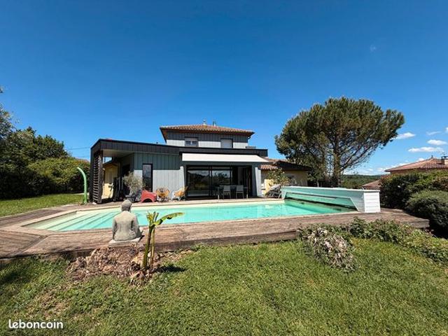 Propriété 7 pièces 203 m²