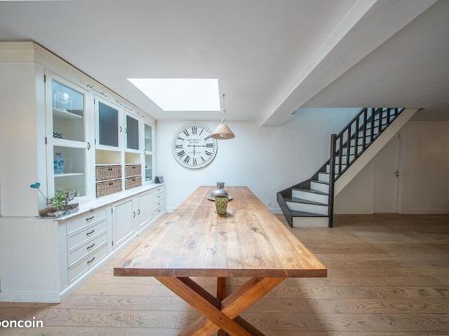 Propriété 7 pièces 203 m²