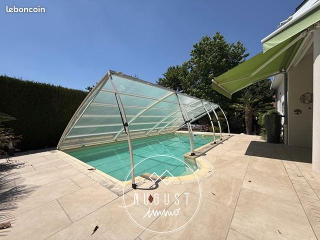 Propriété 7 pièces 203 m²
