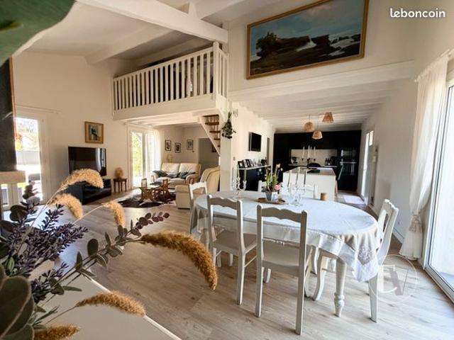 Propriété 7 pièces 203 m²