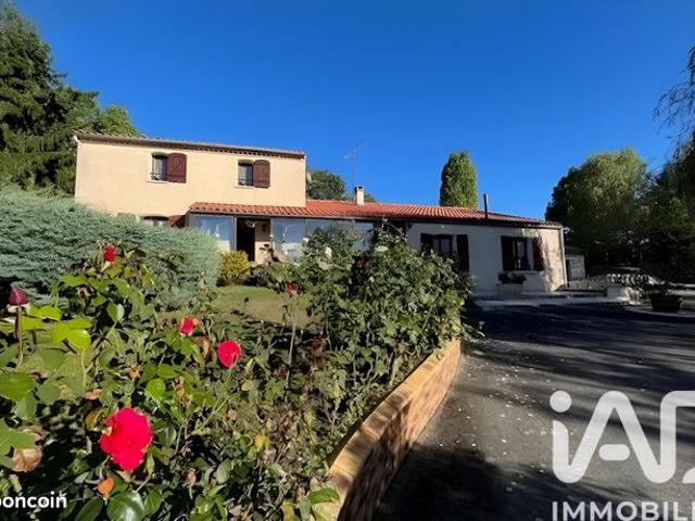 Propriété 7 pièces 203 m²