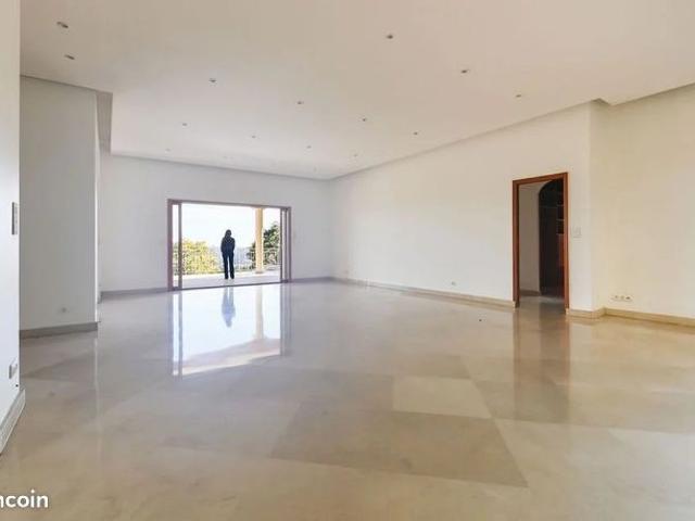 Propriété 7 pièces 203 m²