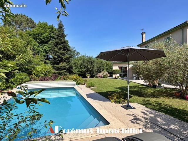 Propriété 7 pièces 203 m²