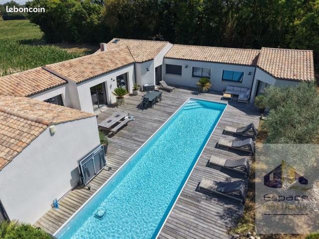 Propriété 7 pièces 214 m²