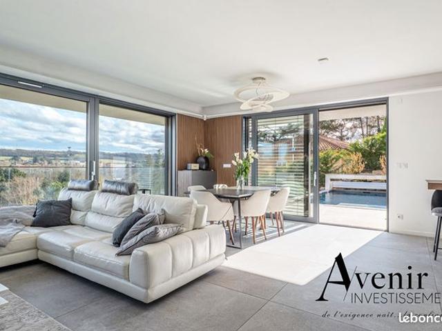 Propriété 7 pièces 215 m²