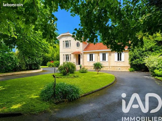 Propriété 7 pièces 215 m²