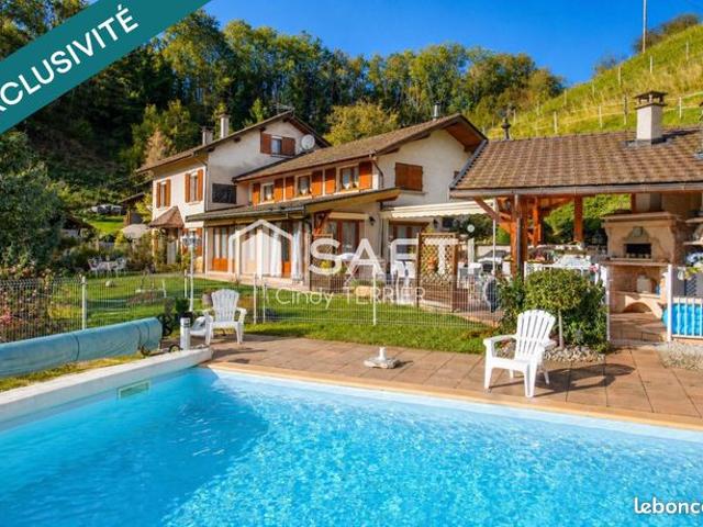 Propriété 7 pièces 215 m²