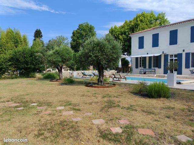 Propriété 7 pièces 216 m²