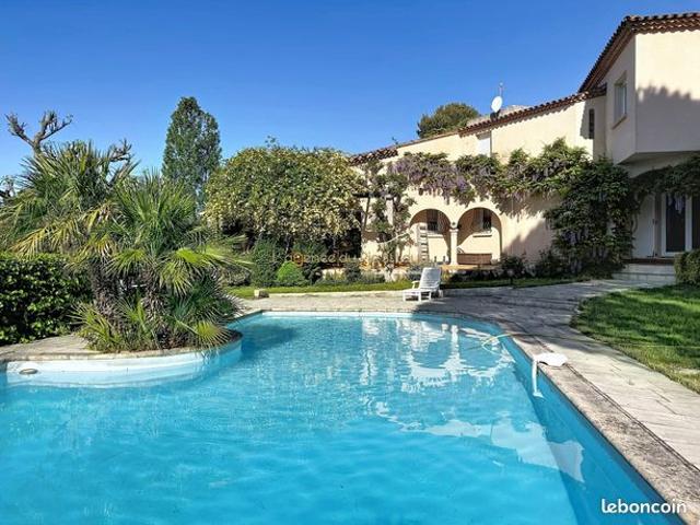 Propriété 7 pièces 217 m²