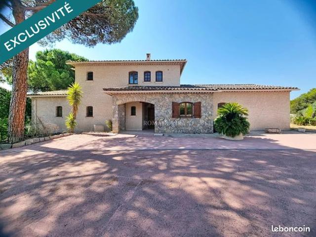 Propriété 7 pièces 217 m²