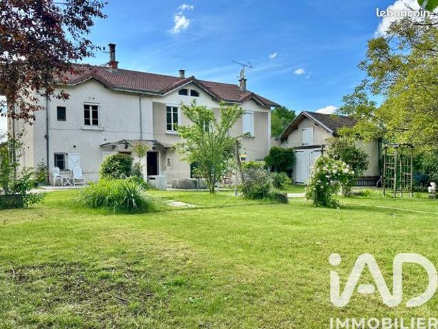 Propriété 7 pièces 218 m²