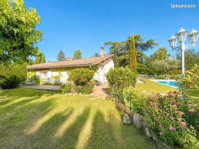 Propriété 7 pièces 219 m²