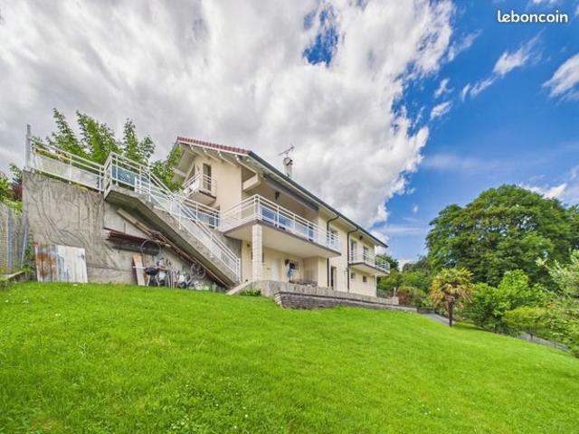 Propriété 7 pièces 219 m²