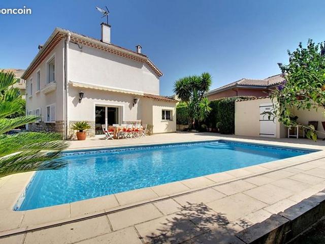 Propriété 7 pièces 210 m²
