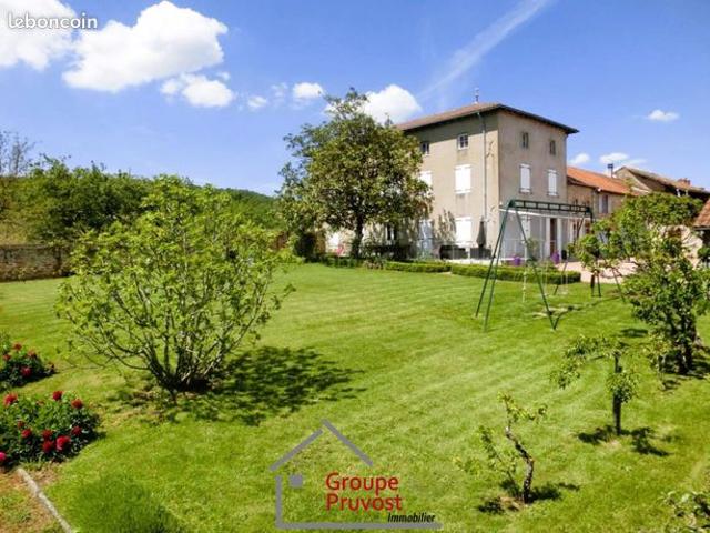 Propriété 7 pièces 210 m²
