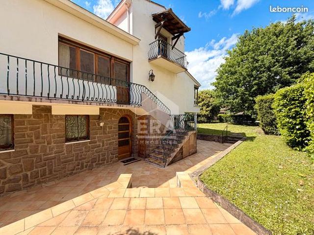 Propriété 7 pièces 215 m²
