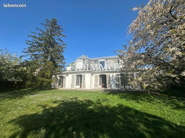 Propriété 7 pièces 210 m²