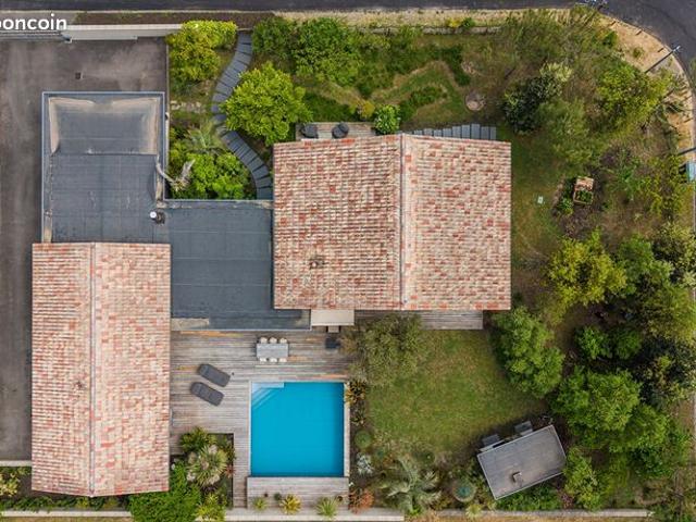 Propriété 7 pièces 210 m²