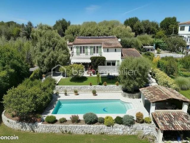 Propriété 7 pièces 210 m²