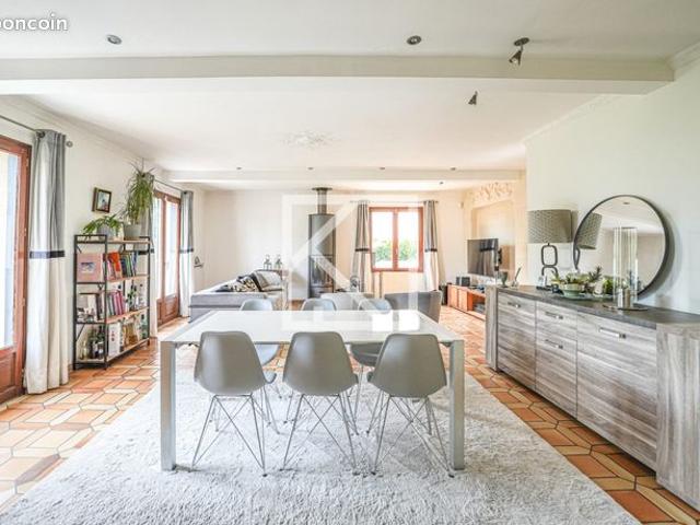 Propriété 7 pièces 210 m²