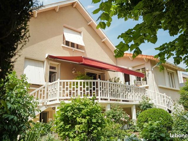 Propriété 7 pièces 210 m²