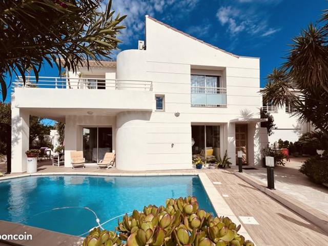 Propriété 7 pièces 214 m²