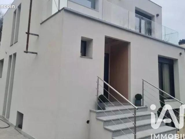 Propriété 7 pièces 210 m²