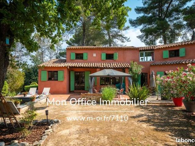 Propriété 7 pièces 211 m²