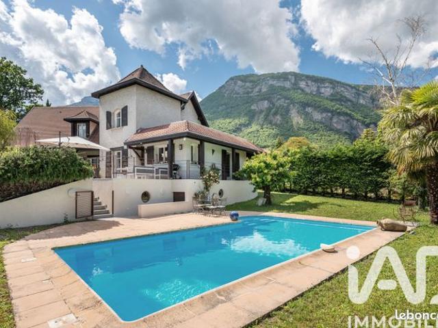 Propriété 7 pièces 211 m²