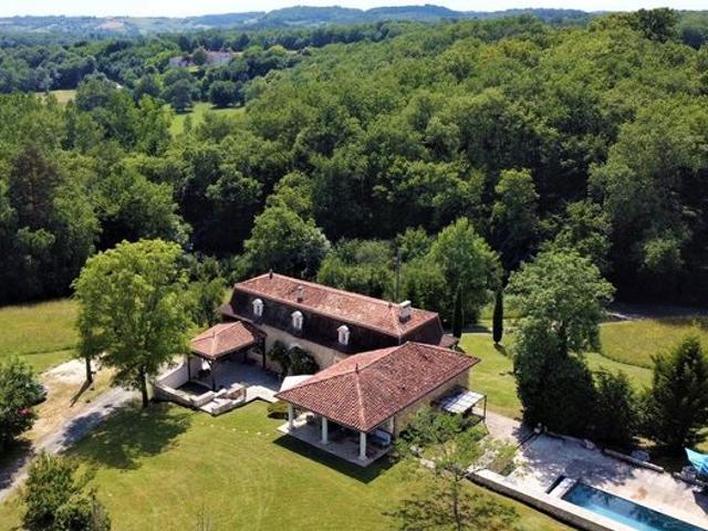 Propriété 7 pièces 212 m²