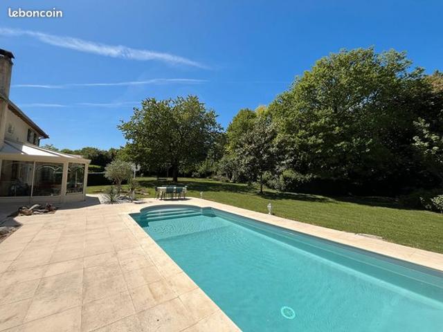 Propriété 7 pièces 212 m²