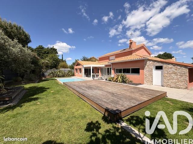 Propriété 7 pièces 212 m²