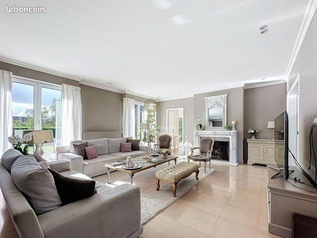 Propriété 7 pièces 212 m²