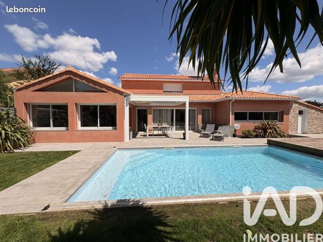 Propriété 7 pièces 212 m²