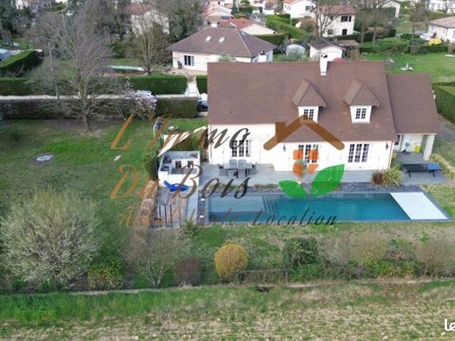 Propriété 7 pièces 212 m²