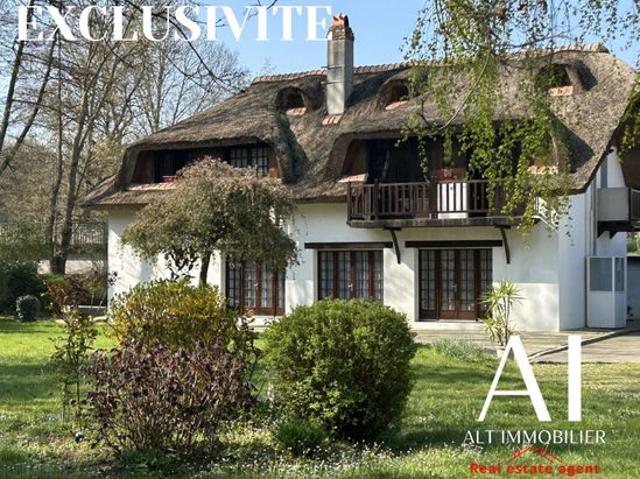 Propriété 7 pièces 213 m²