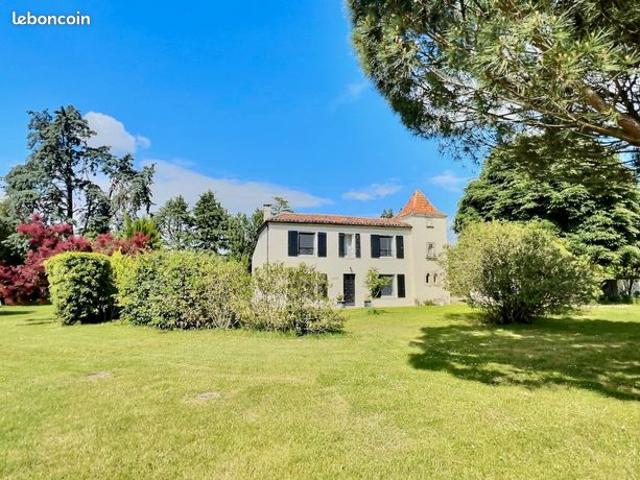 Propriété 7 pièces 213 m²