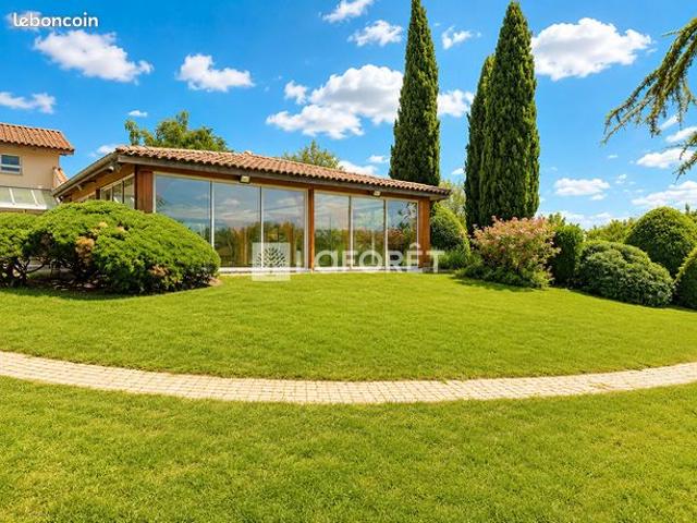 Propriété 7 pièces 224 m²