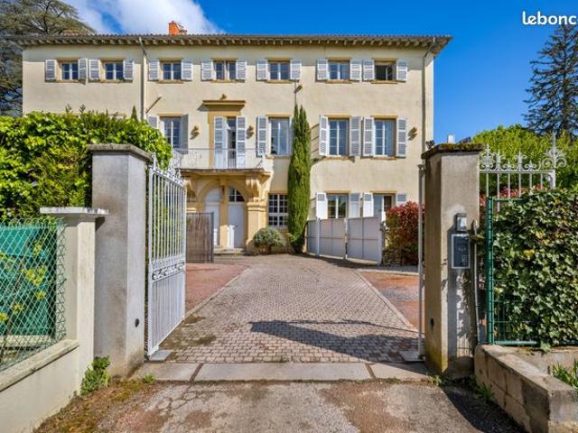 Propriété 7 pièces 224 m²