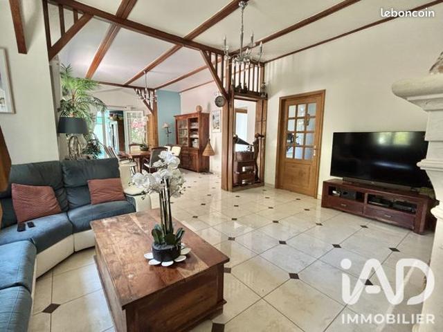 Propriété 7 pièces 224 m²