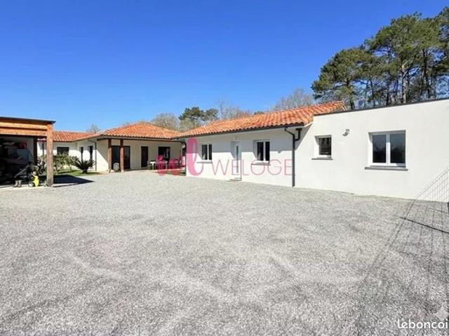 Propriété 7 pièces 225 m²