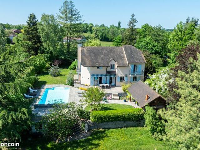 Propriété 7 pièces 225 m²