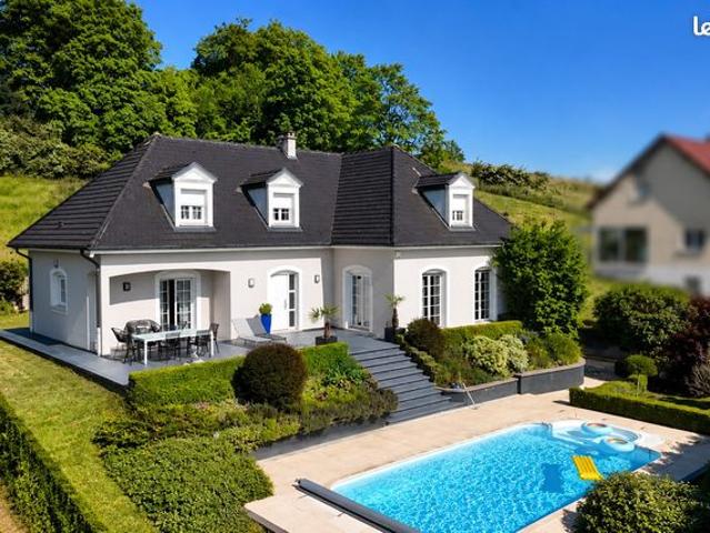 Propriété 7 pièces 226 m²