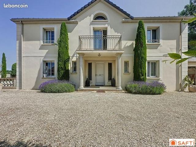 Propriété 7 pièces 226 m²
